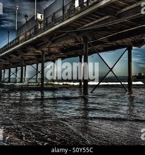 Plage de Paignton pier, Torbay, dans le Devon, Angleterre du Sud-Ouest, Royaume-Uni, Europe Banque D'Images