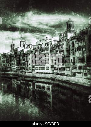 Vue de la ville de Gérone et de l'Onyar river Banque D'Images