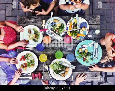 Photo gagnante : Kids' Table par Lucy le Pape dans le sn-alimentaire Catégorie de source sûre dans la dame rose nourriture Photographe de l'année Awards 2016 . Banque D'Images