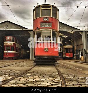 Les tramways à l'arrêt de tramway Tramway museum de Crich Derbyshire, Angleterre Royaume-uni Banque D'Images
