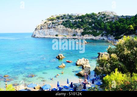 La plage de Faliraki (Anthony Quinn Bay) à l'île de Rhodes - Grèce Banque D'Images