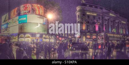 London Piccadilly Circus la nuit Banque D'Images