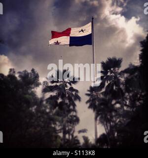 Drapeau au sommet d'Ancon Hill Panama, République du Panama Banque D'Images