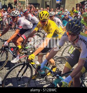Les coureurs du Tour de France à Berne, dont Chris Froome dans le maillot jaune Banque D'Images