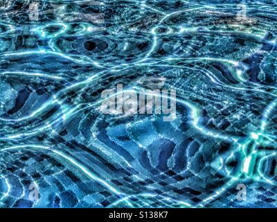 Réfraction de la lumière dans la piscine Banque D'Images