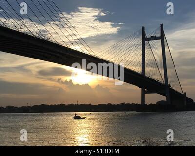 Coucher du soleil par Hooghly, Kolkata
