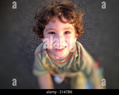 Happy kid jusqu'à la happy smiling Banque D'Images