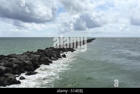 Jetty divisant a coupé et South Beach - Floride Banque D'Images