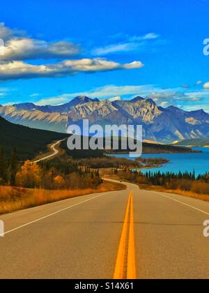 David Thompson Highway et Abraham Lake, Alberta Banque D'Images