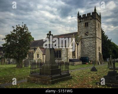 L'église paroissiale de Sainte Trinité à Ashford dans l'eau, Derbyshire, Royaume-Uni Banque D'Images