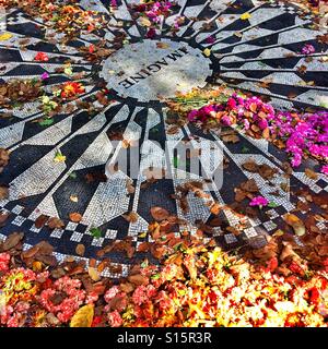 John Lennon memorial mosaïque, champs de fraises, Central Park, New York City, États-Unis d'Amérique. Banque D'Images