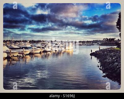 La pêche dans la marina sur Mission Bay Banque D'Images