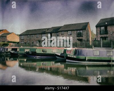 Narrowboats sur le Canal de Bridgewater en Lymm, Cheshire, Royaume-Uni Banque D'Images