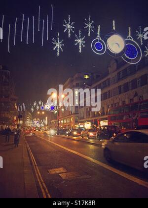 Décorations de Noël sur le Strand, à Londres au Royaume-Uni à Noël 2016. Banque D'Images