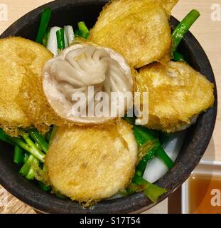 Soupe de boulettes frites, Shanghai, Chine Banque D'Images