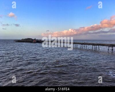 Birnbeck Pier à Weston-super-Mare, UK at Dusk Banque D'Images