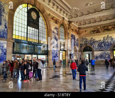 La gare de São Bento dans la ville de Porto, Portugal Banque D'Images