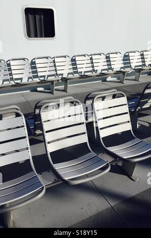 Sièges de l'aluminium dans un lieu Banque D'Images