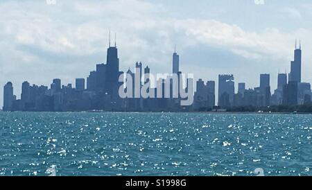 Vue sur le centre-ville de Chicago à partir de l'heure d'été plage de Montrose Banque D'Images