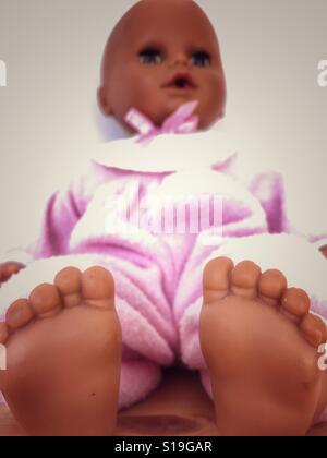 Poupée bébé en plastique, jouet d'enfant Banque D'Images