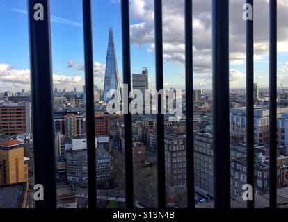 Angleterre, Royaume-Uni. Le Shard London Bridge et le district de Londres vu de la Tate Modern gallery. Banque D'Images