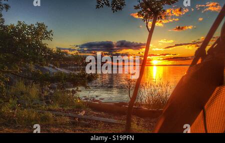 Coucher du soleil à Mörtö dans l'archipel de Stockholm en Suède Banque D'Images