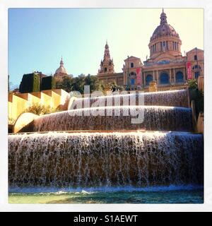 Jusqu'à la Plaça de Cascades au Palau Nacional on a bright sunny février après-midi Banque D'Images