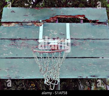 Anneau de basket-ball abandonnés Banque D'Images