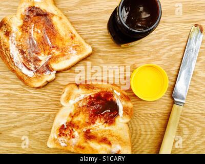 Marmite sur toast Banque D'Images