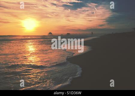 Coucher de soleil sur l'océan Pacifique en Californie. Banque D'Images