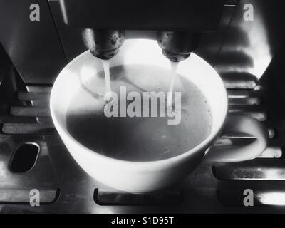 DeLonghi machine à café tasse de haricots Banque D'Images