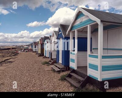 Rangée de cabines de plage à Thorpe Bay en Essex Banque D'Images