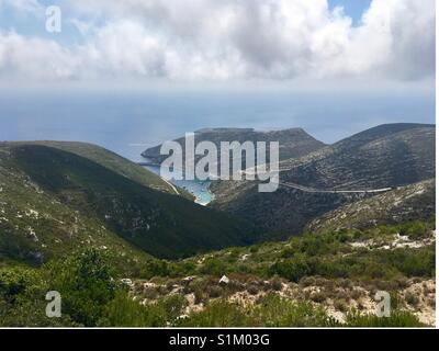 Vue sur la mer Ionienne et Porto Vromi, sur l'île de Zakynthos, en Grèce Banque D'Images