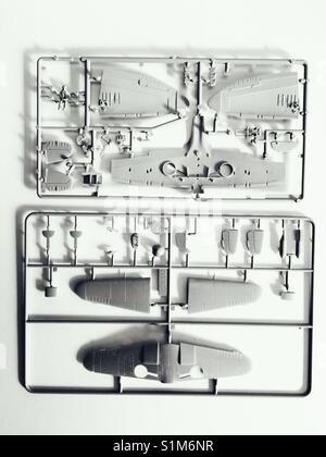 Italeri Messerschmitt Bf-109 et Airfix Spitfire Supermarine MK1un modèle réduit d'aéronef Dossiers de presse Banque D'Images