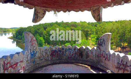 Point de vue d'un parc aquatique vietnamiens abandonnés Banque D'Images