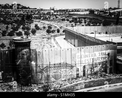 Le mur de séparation dans le camp Aida, Bethléem, séparant Israël des territoires palestiniens occupés. Banque D'Images