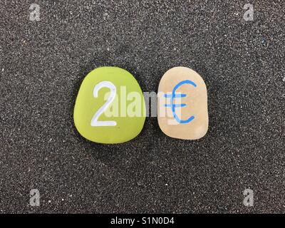 2 Euro avec des pierres colorées et sculptées Banque D'Images