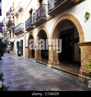 La Calle Major, la rue principale de la vieille ville de Javea sur la Costa Blanca, Espagne Banque D'Images