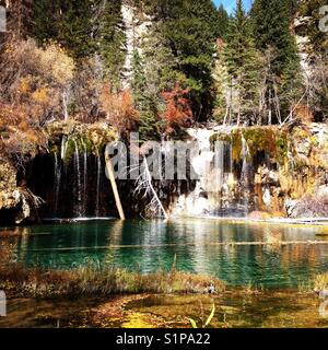 Hanging Lake près de Glenwood Springs, Colorado. Banque D'Images