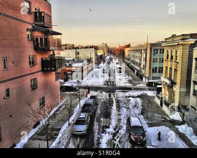 Après l'autorité Williamsburg Street au-dessus de la tempête de neige Banque D'Images