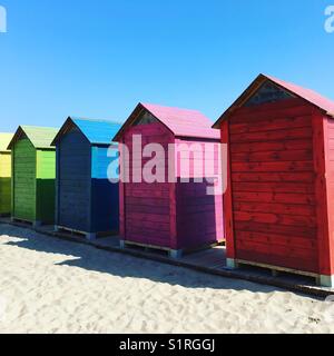 Cabine de plage colorés à Cullera, Valencia Espagne Banque D'Images