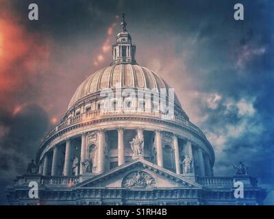 Un effet analogue photo du Dôme de la Cathédrale St Paul, London EC4, en Angleterre. La coupole a un diamètre extérieur de 34 mètres et un diamètre intérieur de 31 mètres. Crédits photos - © COLIN HOSKINS. Banque D'Images