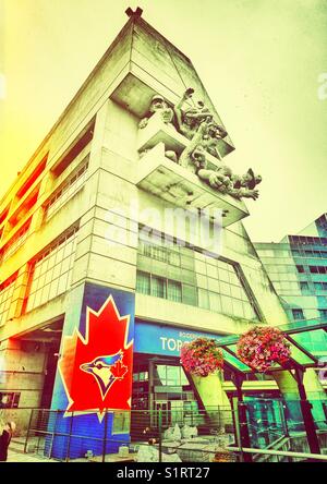L'Auditoire (1989) Sculpture en fibre de verre par Michael Snow, Rogers Centre, Toronto, Ontario, Canada. Stade polyvalent accueil à l'équipe de baseball des Blue Jays de Toronto Banque D'Images