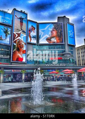 Dundas Yonge Square de Toronto, Canada. Banque D'Images