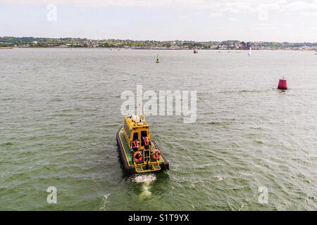 Dorset Harbour bateau pilote pris à partir d'un drone. Banque D'Images