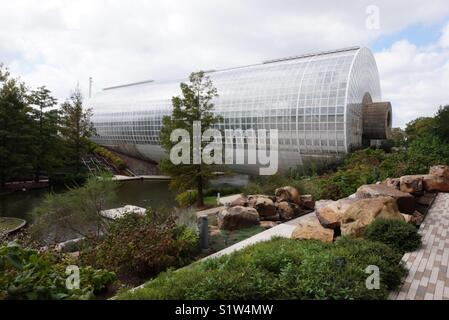 Oklahoma City's Myriad Botanical Gardens. Photo montre le pont de cristal conservatoire tropicaux de l'extérieur. Banque D'Images