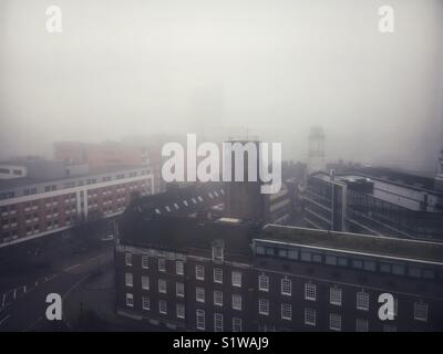 Birmingham brouillard vue sur old fire station Banque D'Images