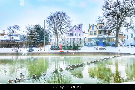 Jour de neige au Wesley lake Asbury Park côte du New Jersey Banque D'Images