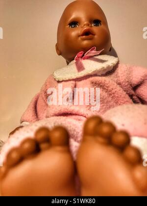 Poupée bébé en plastique, jouet d'enfant Banque D'Images