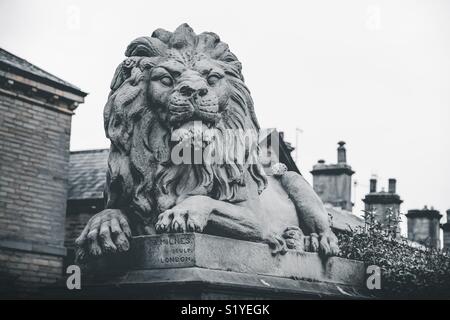 Statue de Lion, Saltaire, Bradford, West Yorkshire, Angleterre Banque D'Images